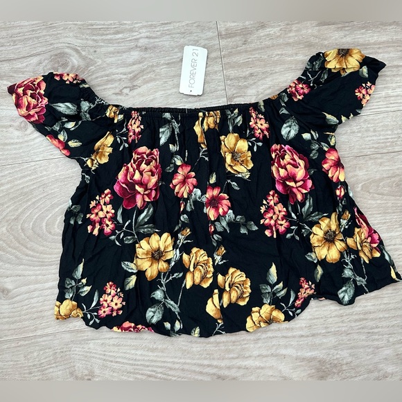 NWT Forever 21 Black and Floral Off the Shoulder Crop Top in Womens Size Medium - Picture 2 of 6